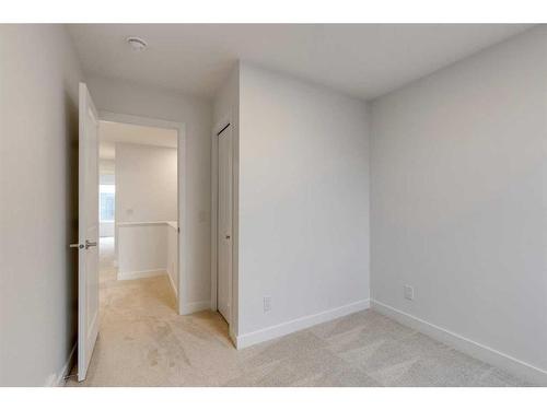 8494 19 Avenue Se, Calgary, AB - Indoor Photo Showing Other Room