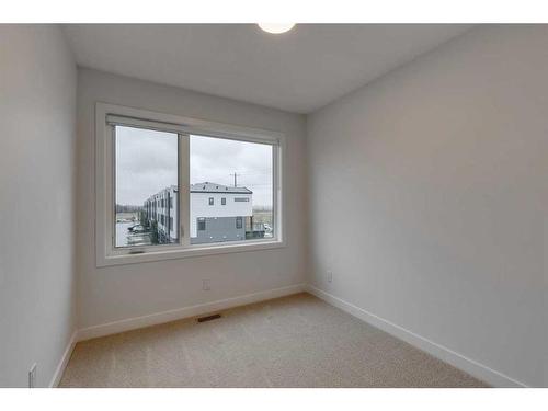 8494 19 Avenue Se, Calgary, AB - Indoor Photo Showing Other Room