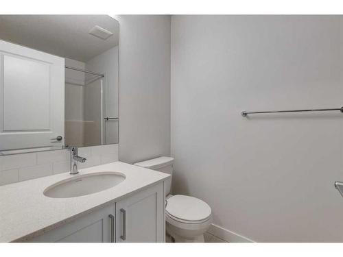 8494 19 Avenue Se, Calgary, AB - Indoor Photo Showing Bathroom