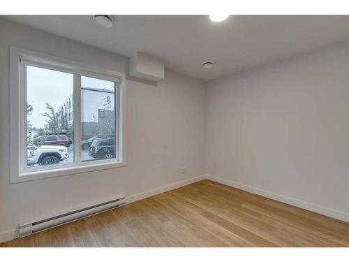 8494 19 Avenue Se, Calgary, AB - Indoor Photo Showing Other Room