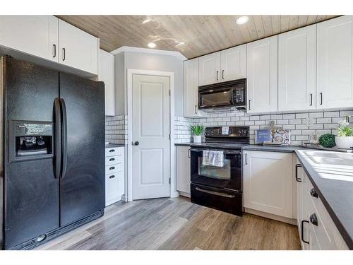 40, 27305-Township Road 391, Red Deer, AB - Indoor Photo Showing Kitchen With Double Sink