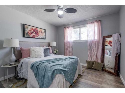 40, 27305-Township Road 391, Red Deer, AB - Indoor Photo Showing Bedroom