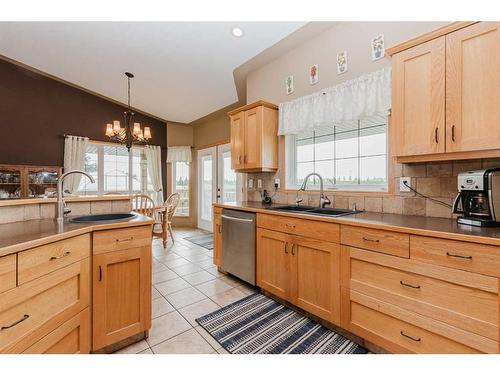 21-39233 Range Road 271, Rural Red Deer County, AB - Indoor Photo Showing Kitchen