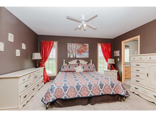 21-39233 Range Road 271, Rural Red Deer County, AB - Indoor Photo Showing Bedroom