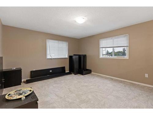 2 Railway Avenue North, Hay Lakes, AB 