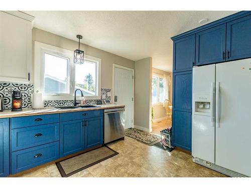 4205 63 Street, Stettler, AB - Indoor Photo Showing Kitchen