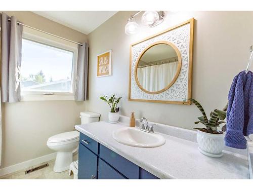 4205 63 Street, Stettler, AB - Indoor Photo Showing Bathroom