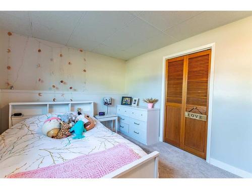 4205 63 Street, Stettler, AB - Indoor Photo Showing Bedroom