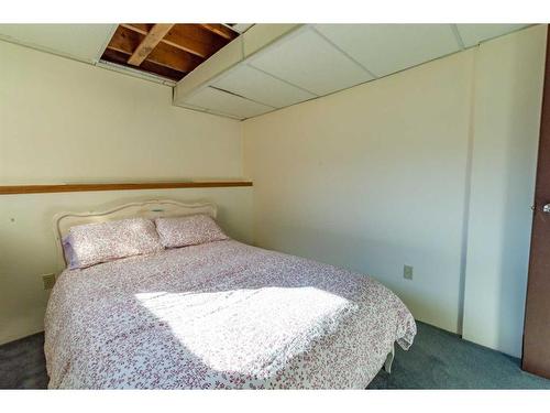 4205 63 Street, Stettler, AB - Indoor Photo Showing Bedroom