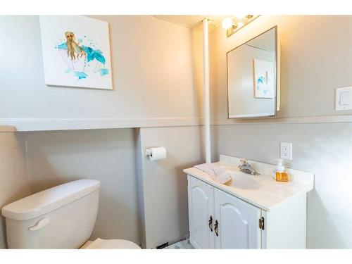 4205 63 Street, Stettler, AB - Indoor Photo Showing Bathroom