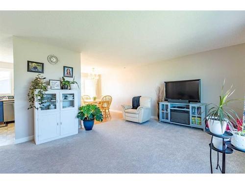 4205 63 Street, Stettler, AB - Indoor Photo Showing Living Room