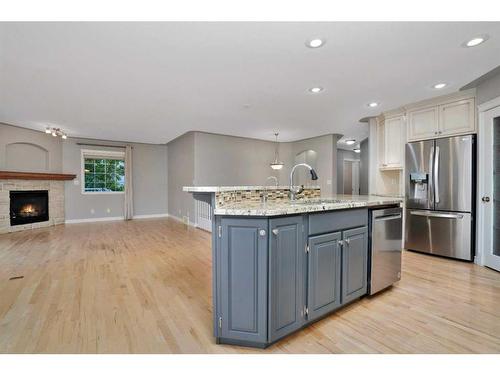 35 Weddell Crescent, Red Deer, AB - Indoor Photo Showing Kitchen With Upgraded Kitchen