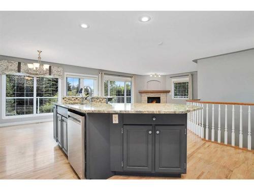 35 Weddell Crescent, Red Deer, AB - Indoor Photo Showing Kitchen