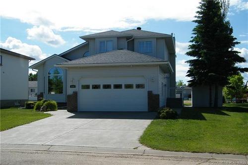 5606 46 Avenue West, Forestburg, AB - Outdoor With Facade