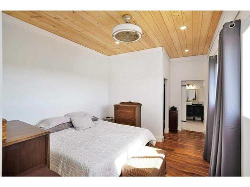 353022 Range Road 4-3, Rural Clearwater County, AB - Indoor Photo Showing Bedroom