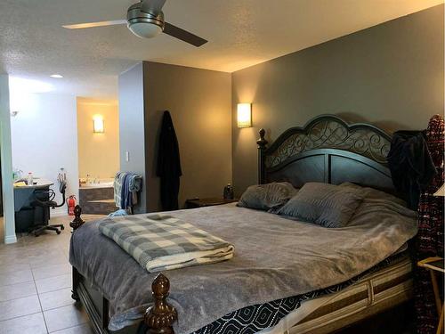 4334 49 Street, Hardisty, AB - Indoor Photo Showing Bedroom