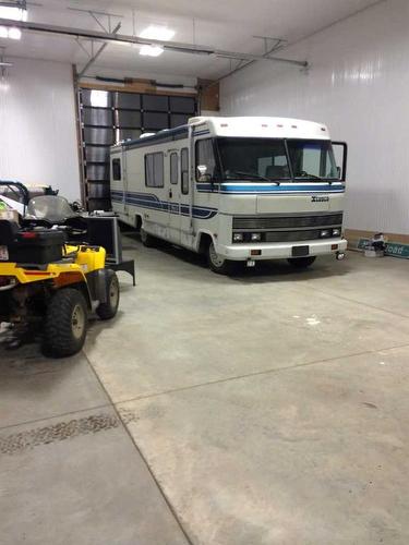 4334 49 Street, Hardisty, AB - Indoor Photo Showing Garage