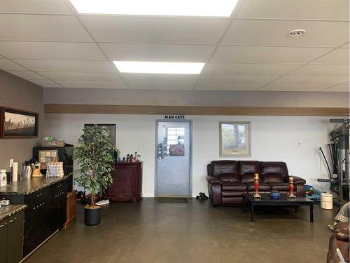 4334 49 Street, Hardisty, AB - Indoor