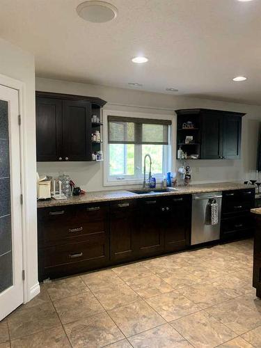 4334 49 Street, Hardisty, AB - Indoor Photo Showing Kitchen