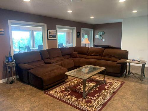 4334 49 Street, Hardisty, AB - Indoor Photo Showing Living Room