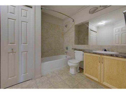 404-5601 Kerry Wood Drive, Red Deer, AB - Indoor Photo Showing Bathroom