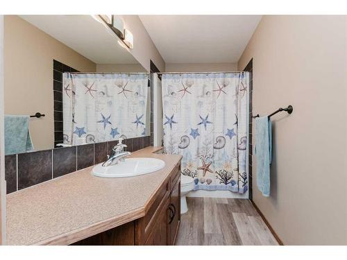 518 Lancaster Drive, Red Deer, AB - Indoor Photo Showing Bathroom