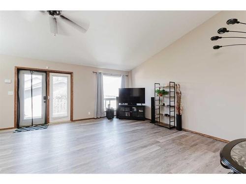 518 Lancaster Drive, Red Deer, AB - Indoor Photo Showing Living Room