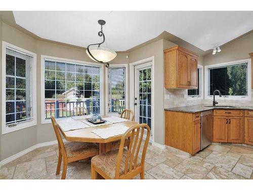 6406 55 Avenue, Ponoka, AB - Indoor Photo Showing Dining Room