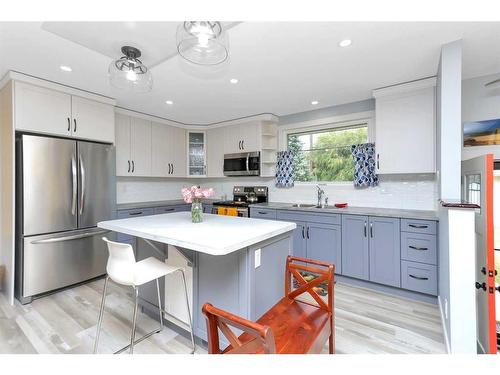 3546 46 Street, Red Deer, AB - Indoor Photo Showing Kitchen With Upgraded Kitchen