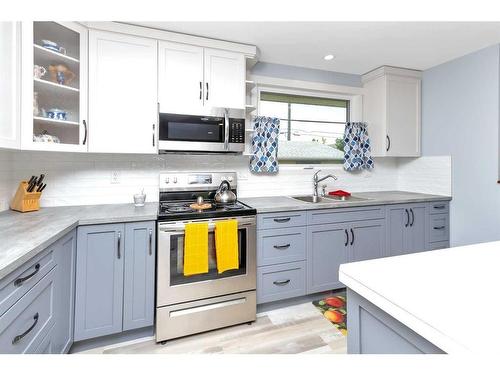 3546 46 Street, Red Deer, AB - Indoor Photo Showing Kitchen