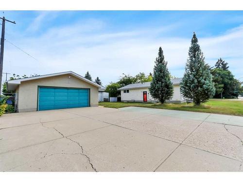 3546 46 Street, Red Deer, AB - Outdoor