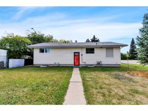 3546 46 Street, Red Deer, AB - Outdoor