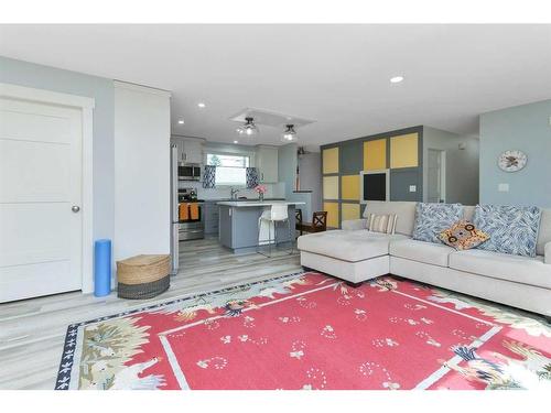 3546 46 Street, Red Deer, AB - Indoor Photo Showing Living Room