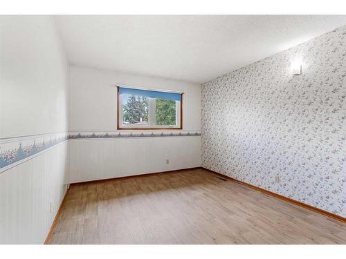 4221 33 Street, Red Deer, AB - Indoor Photo Showing Other Room