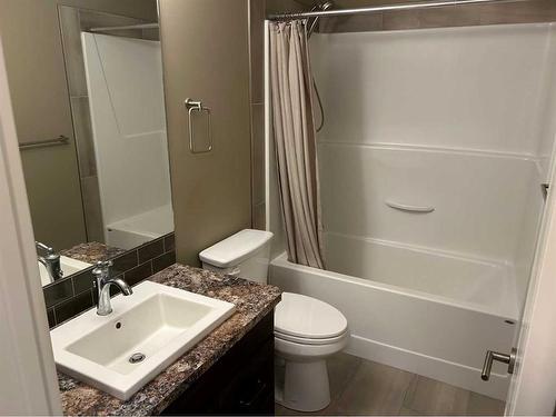 50 Village Crescent, Red Deer, AB - Indoor Photo Showing Bathroom