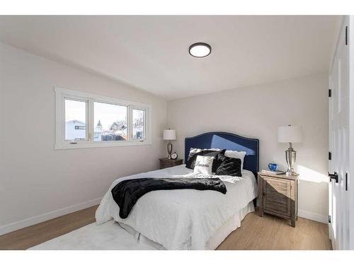 3931 38 Avenue, Red Deer, AB - Indoor Photo Showing Bedroom