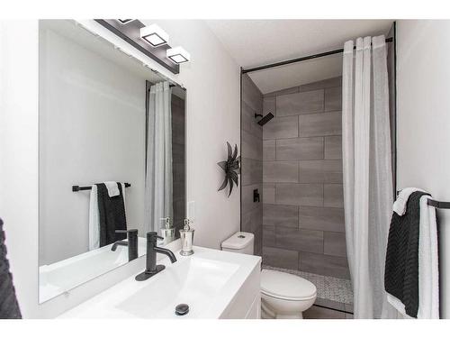 3931 38 Avenue, Red Deer, AB - Indoor Photo Showing Bathroom