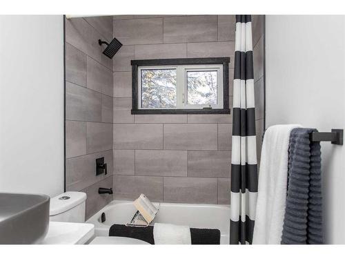 3931 38 Avenue, Red Deer, AB - Indoor Photo Showing Bathroom