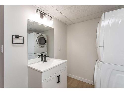 3931 38 Avenue, Red Deer, AB - Indoor Photo Showing Laundry Room