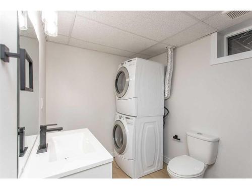 3931 38 Avenue, Red Deer, AB - Indoor Photo Showing Laundry Room