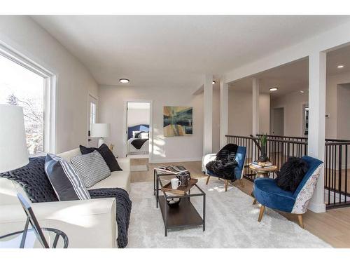 3931 38 Avenue, Red Deer, AB - Indoor Photo Showing Living Room