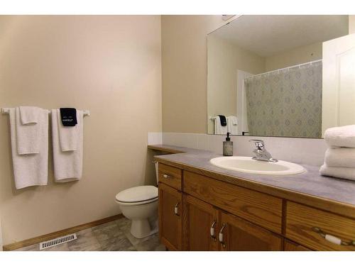 5015 48 Street, Sylvan Lake, AB - Indoor Photo Showing Bathroom