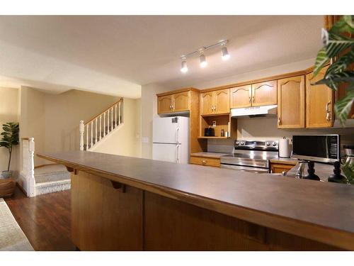 5015 48 Street, Sylvan Lake, AB - Indoor Photo Showing Kitchen