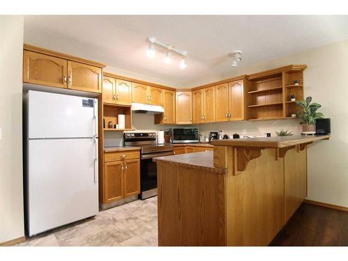 5015 48 Street, Sylvan Lake, AB - Indoor Photo Showing Kitchen