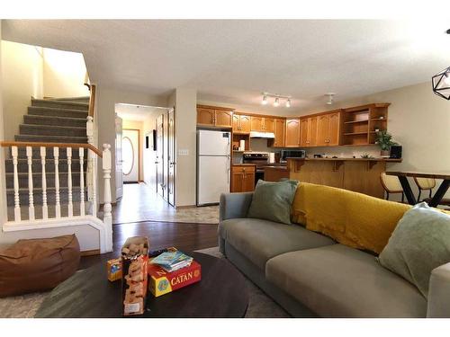 5015 48 Street, Sylvan Lake, AB - Indoor Photo Showing Living Room