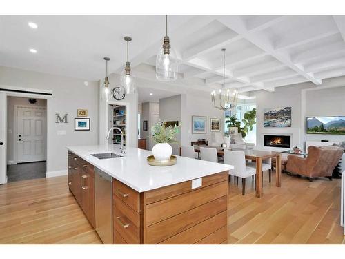 8 Sweetgrass Place, Sylvan Lake, AB - Indoor Photo Showing Kitchen With Upgraded Kitchen