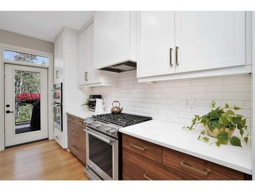 8 Sweetgrass Place, Sylvan Lake, AB - Indoor Photo Showing Kitchen With Upgraded Kitchen