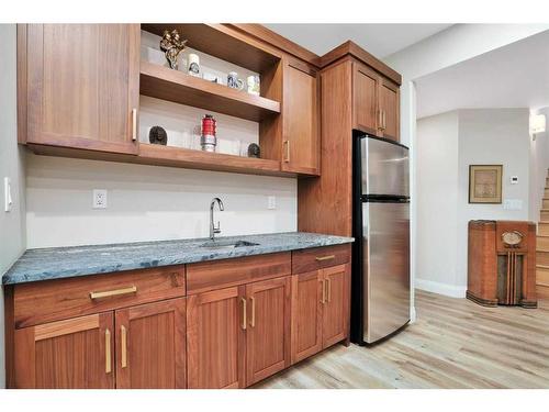 8 Sweetgrass Place, Sylvan Lake, AB - Indoor Photo Showing Kitchen