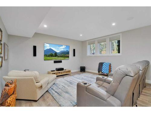 8 Sweetgrass Place, Sylvan Lake, AB - Indoor Photo Showing Living Room