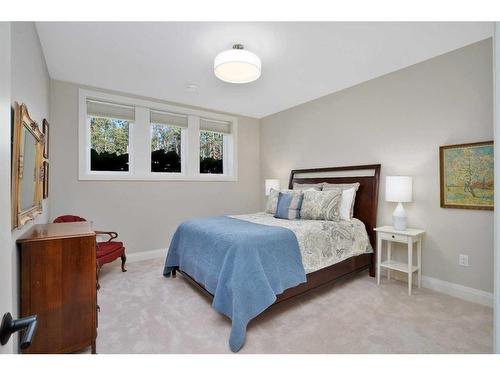 8 Sweetgrass Place, Sylvan Lake, AB - Indoor Photo Showing Bedroom